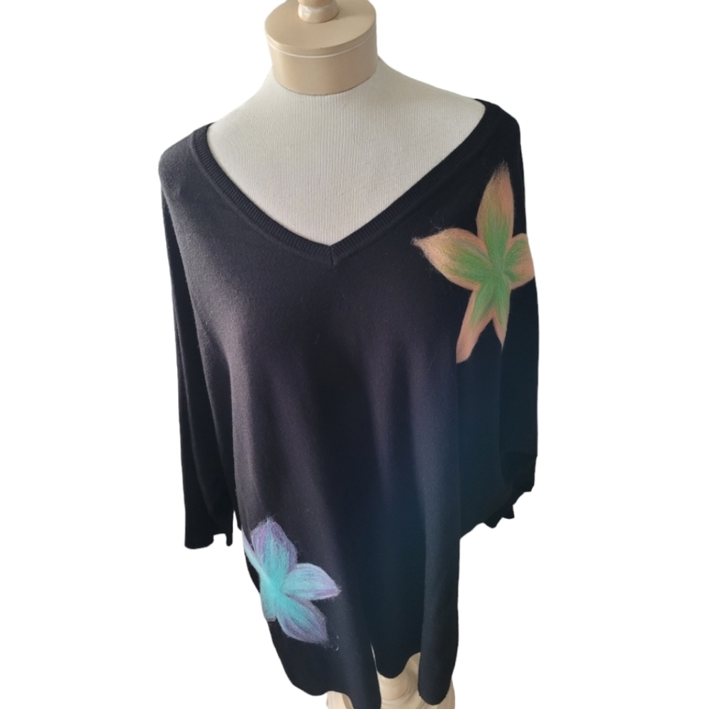 Aaeda V Neck Sweater Knit Compression with Natural Stretch Felted Flowers Sz 3X